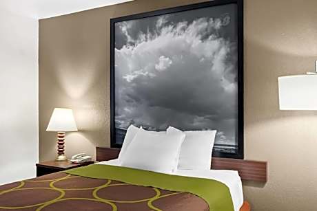 Queen Room - Mobility Access/Non-Smoking