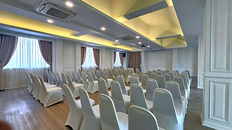 Grand Tara Garden Thai Hotel
