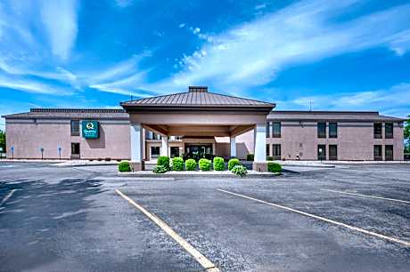 Quality Inn & Suites Near Amish Country