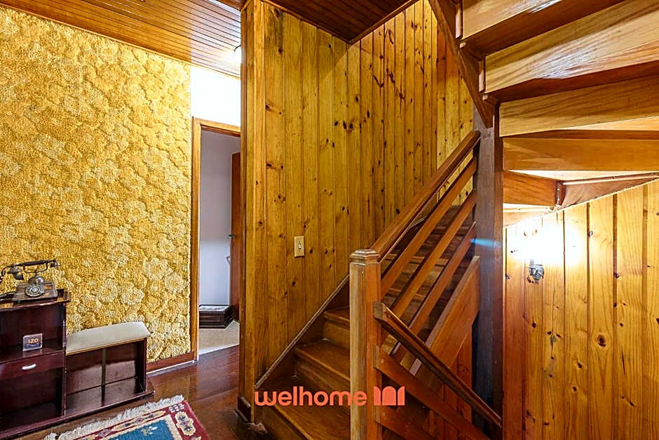 Casa em Campos do Jordão com Varanda e Lareira