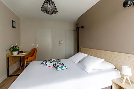 Large Triple Studio (1 Double Bed and 1 Single bed)