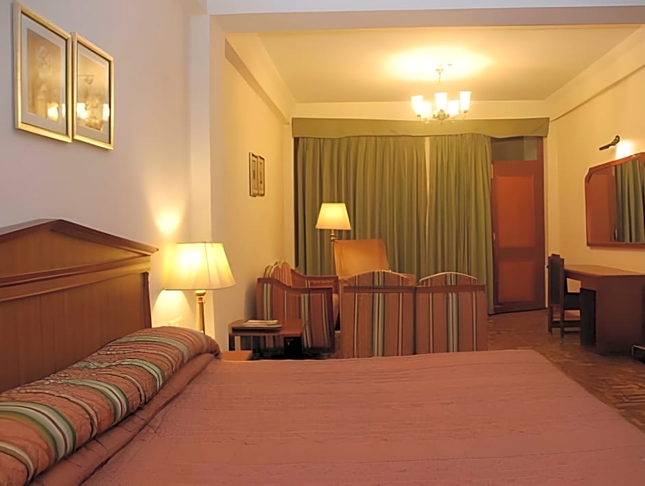 Classic The Mall Hotel