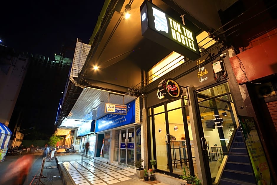 Tuk Tuk Hostel by ZUZU