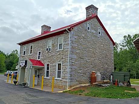 Hometown Inn Staunton VA near Hwy 11