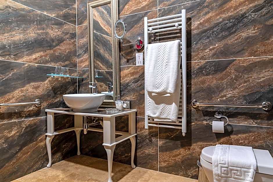 Julina Boutique Living