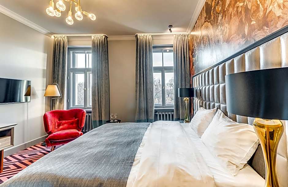 Grand Poet Hotel and SPA by Semarah