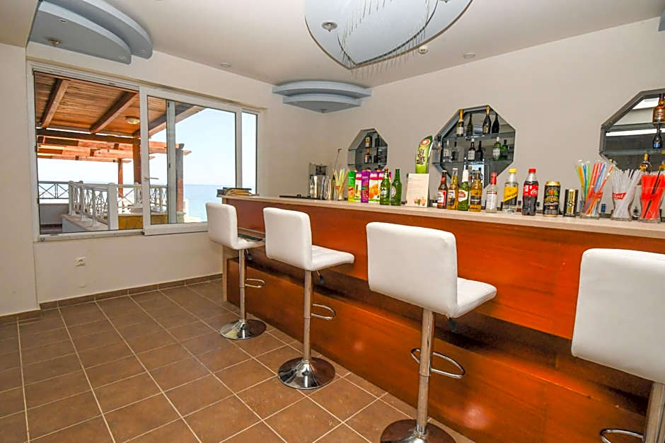 Nefeli Beach - living by the sea