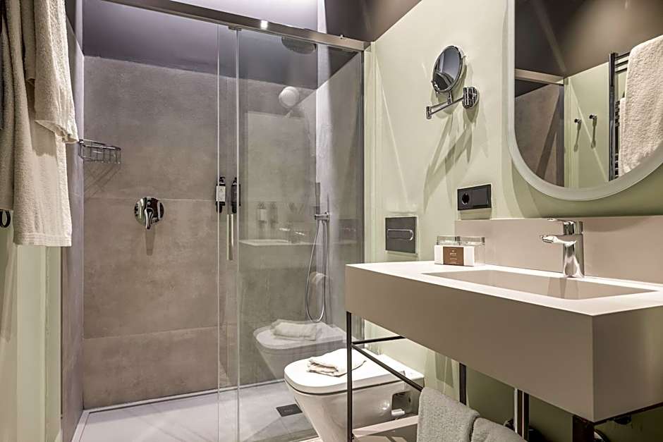 Casa Alhaja by Shiadu