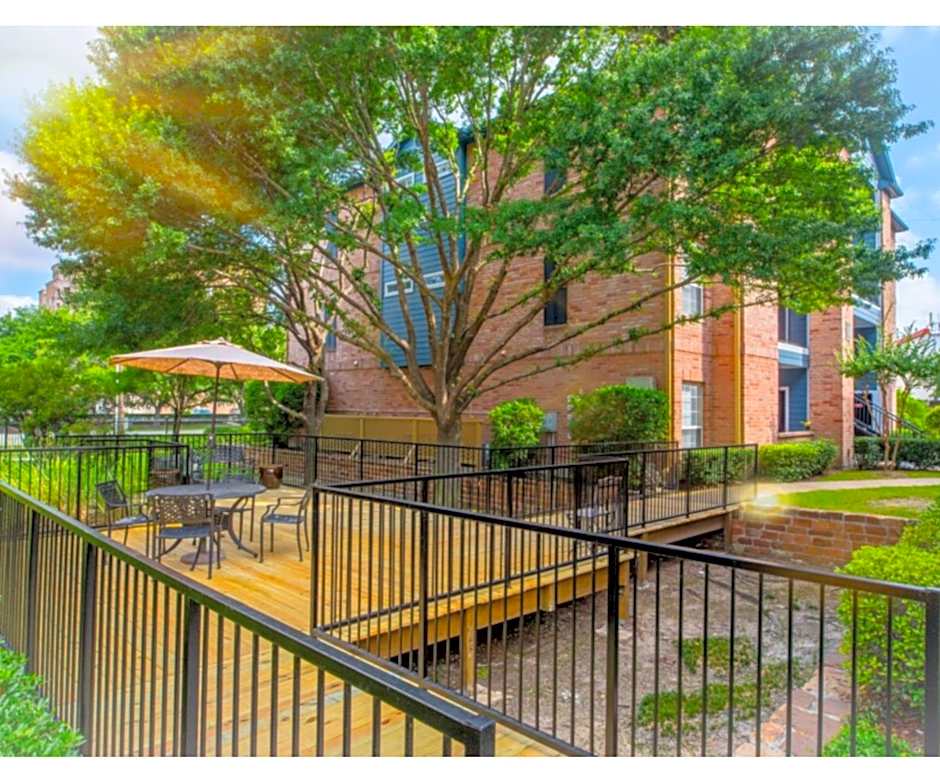 The Reside Fully Furnished Condos - Medical Stays Welcome