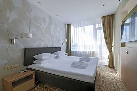 Modern Suite with Terrace and Spa Access