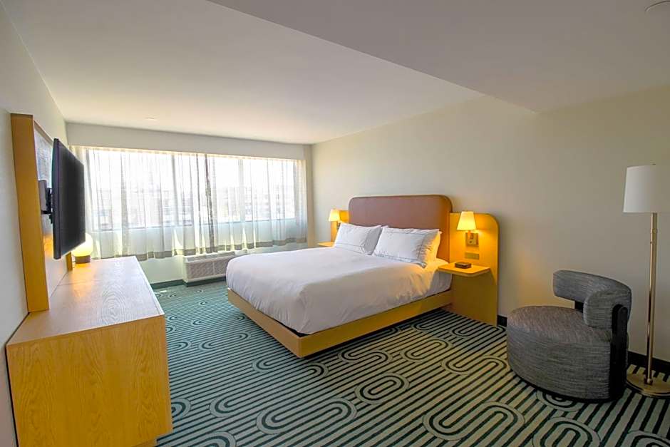 DoubleTree by Hilton Clarksville Riverview