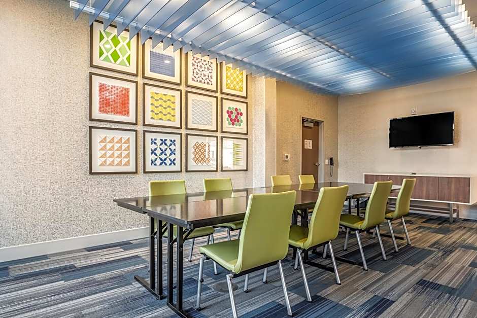 Holiday Inn Express & Suites Platteville By IHG