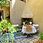 L'AMARILYS chambre d'hôte au coeur du village, terrasse avec vue sur le château