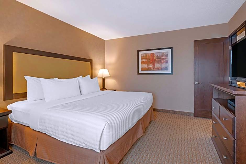 Best Western Plus Emerald Isle Hotel