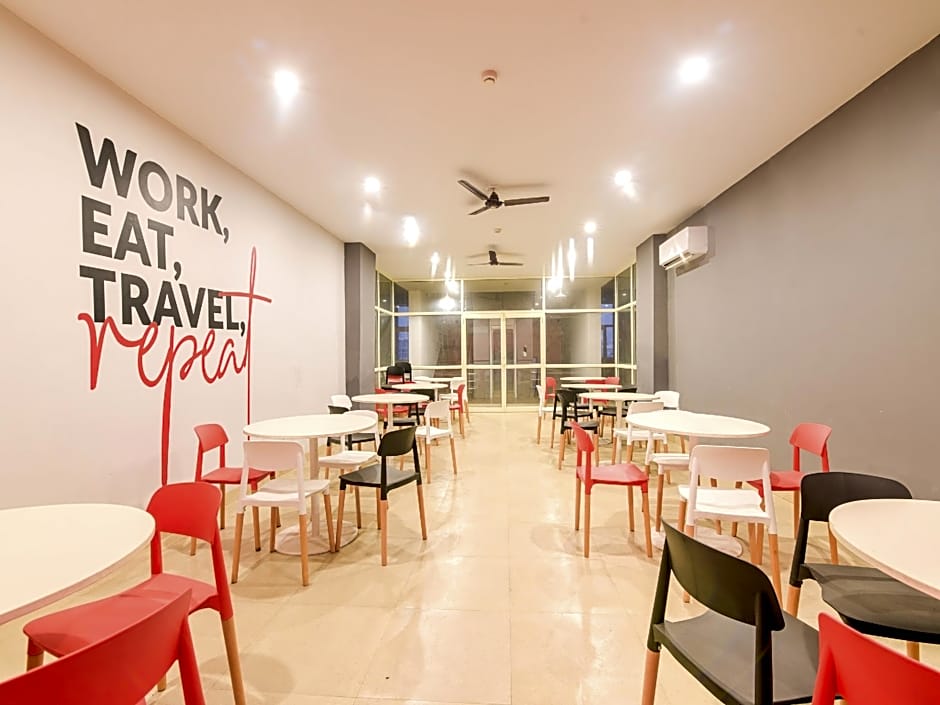 Jps Grand Hotel by OYO Rooms – Delhi, NY