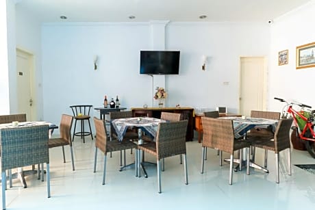 Ge JacMart Homestay Makassar by ZUZU