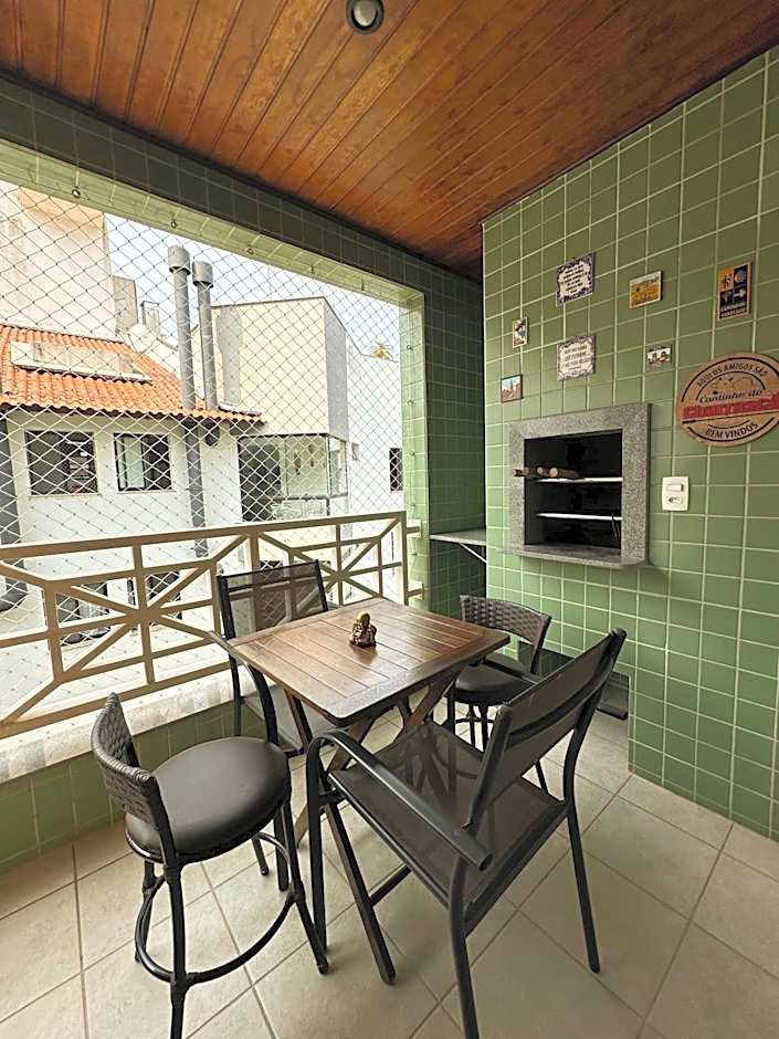 Relaxing Ingleses Beach Apartment