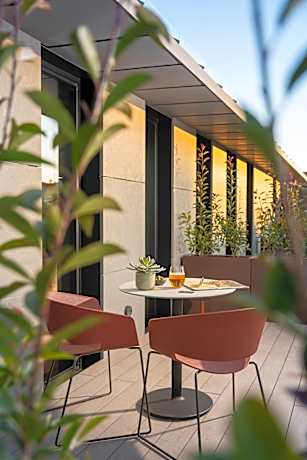 DOUBLE SUPERIOR WITH TERRACE