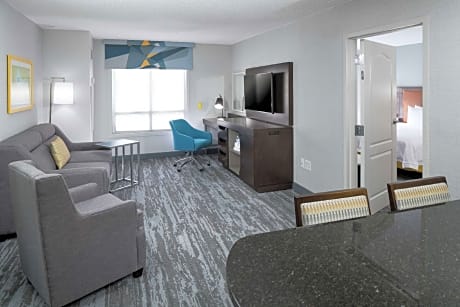 1 KING MOBILITY ACCESS RI SHWR SUITE NOSMOK