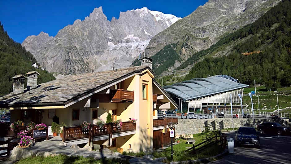 Shatush Hotel