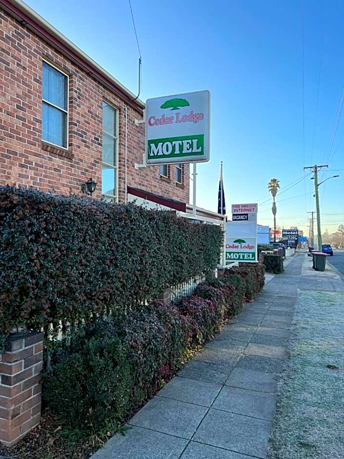 Cedar Lodge Motel