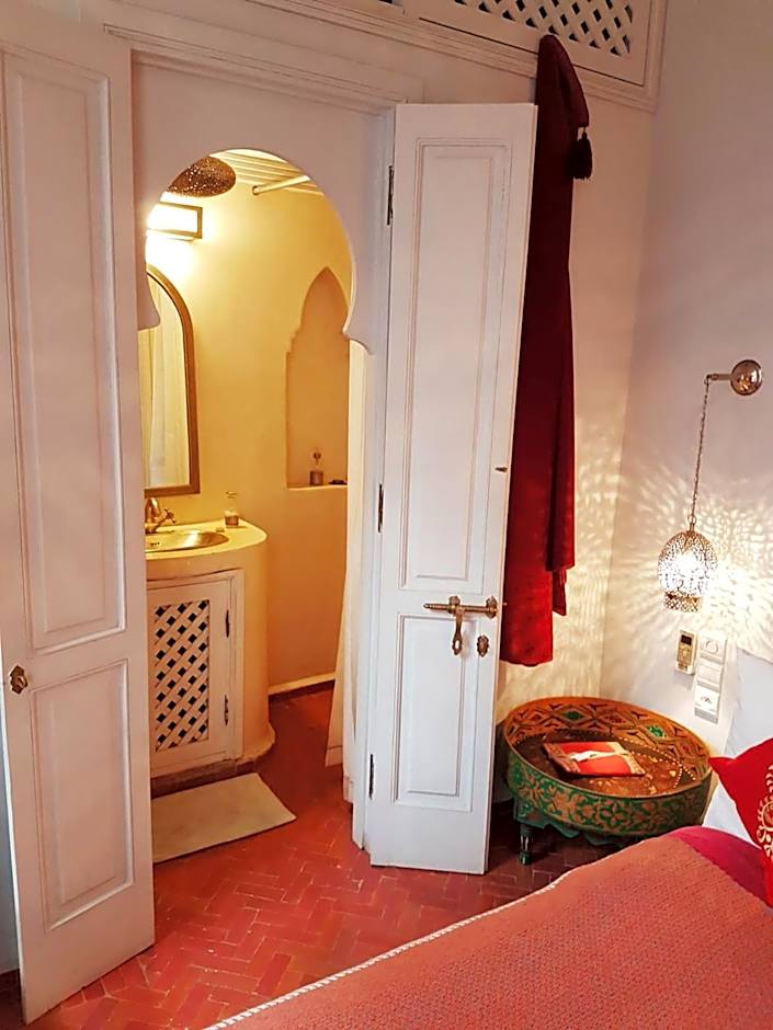 Riad Laly Tourisme Eclairé Le bijou de la medina