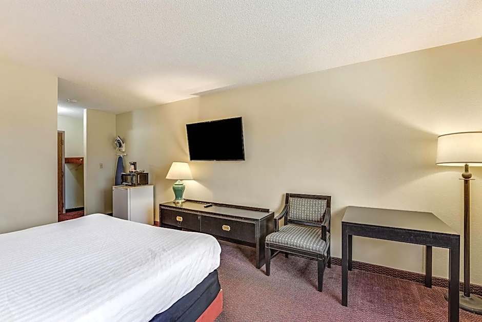 Econo Lodge Whitehall Near Michigan's Adventure