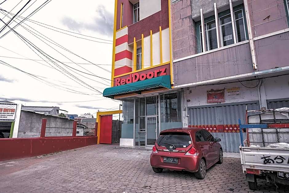 RedDoorz @ Jalan Pangeran Antasari Lampung 2