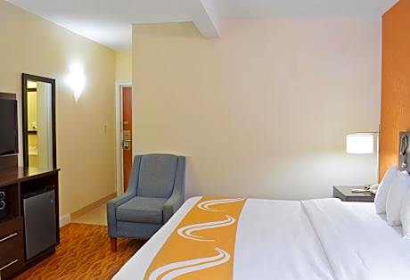 Quality Inn & Suites Middletown - Newport