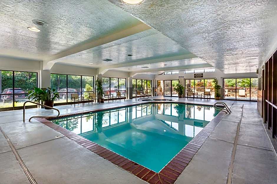 Best Western Plus Cottontree Inn