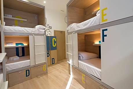 Bed in dormitory BED IN SHARED ROOM (6 BEDS)