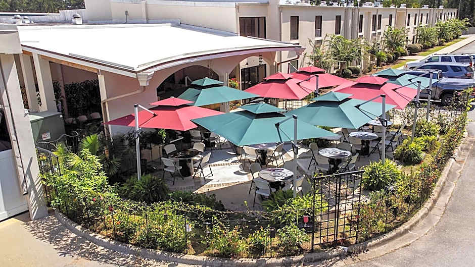 Cottonwood Suites Savannah Hotel & Conference Center