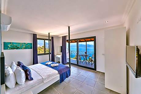 Superior Double Room with Sea View and Balcony