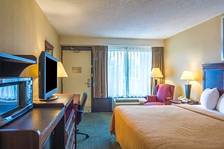 2 Queen Beds, Smoking