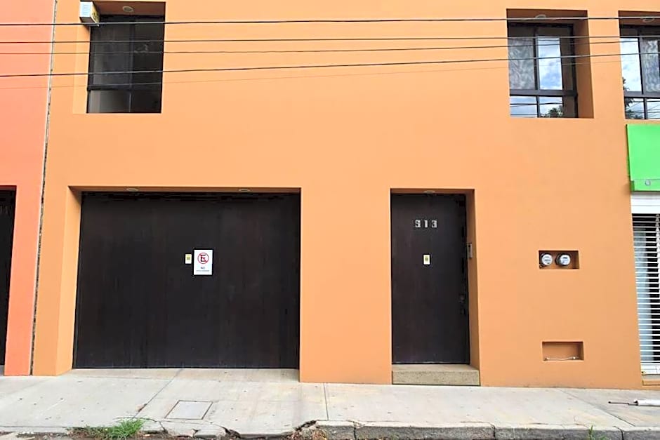 Octava de orquídeas - Casa con estacionamiento