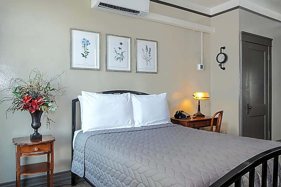 Gardner Hotel & Hostel