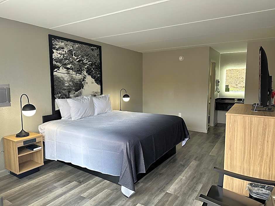 Super 8 by Wyndham Kingsport /I-81