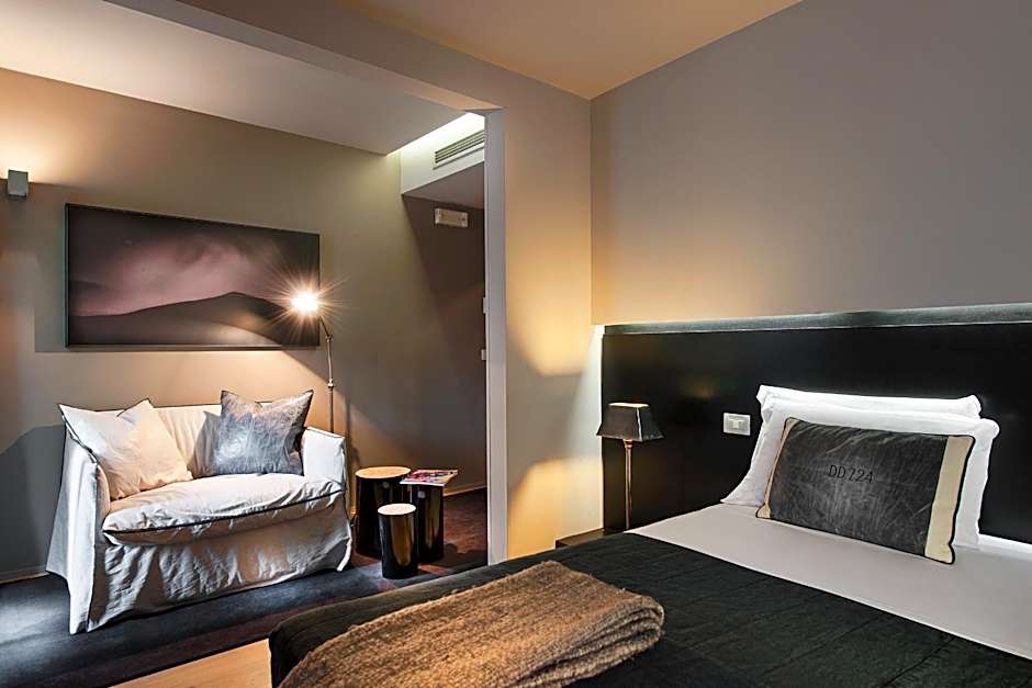 Charming House DD724