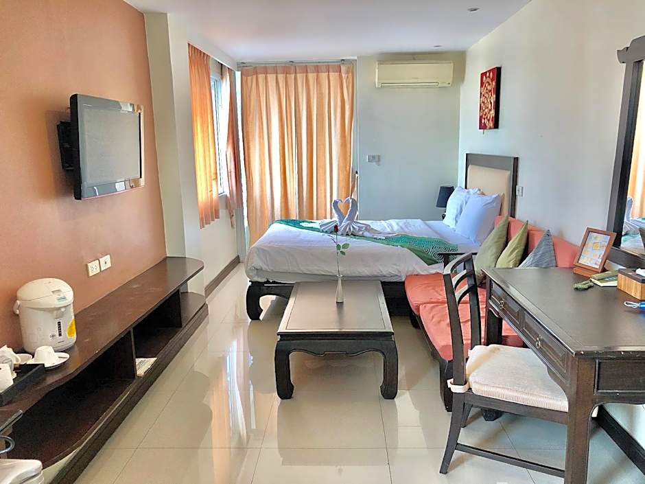 Sooksabai Jomtien Beach Hotel