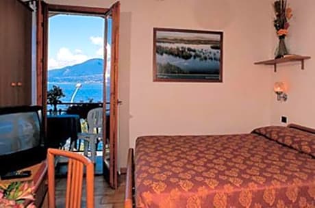 Double Room with Lake View and Terrace
