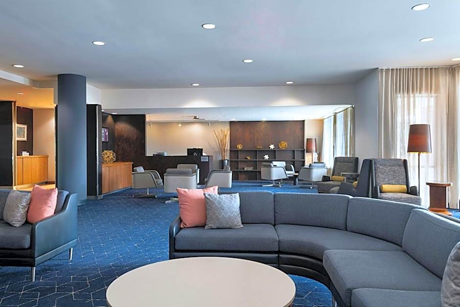 Courtyard by Marriott Omaha Aksarben Village