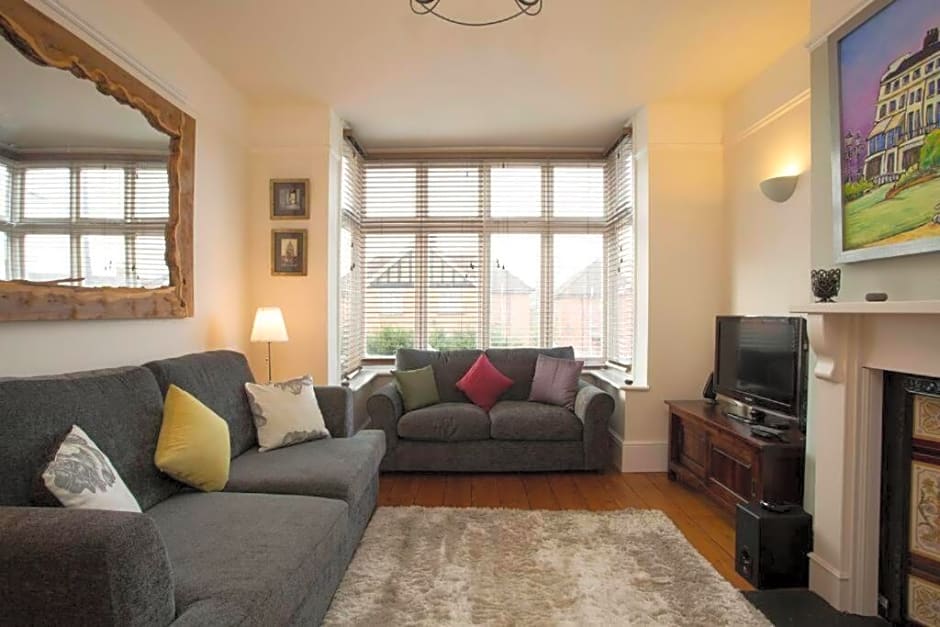 Rie's Retreat- The Gold Room