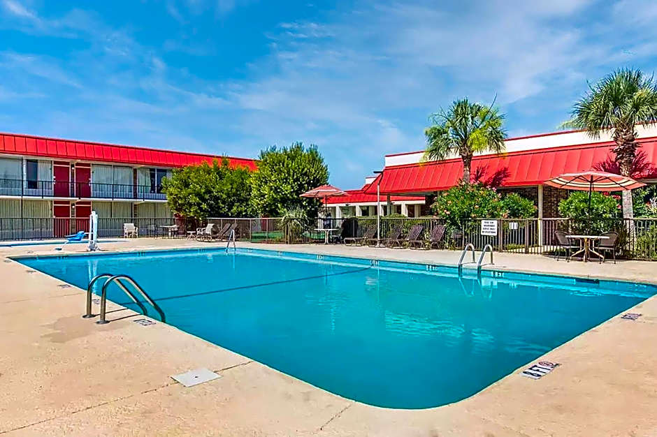 Ramada by Wyndham Santee I-95