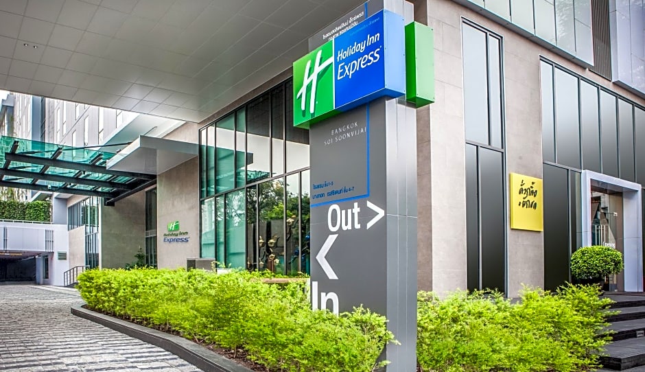 Holiday Inn Express Bangkok Soi Soonvijai By IHG