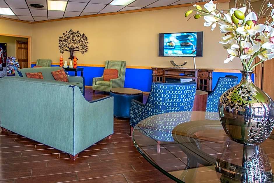 Days Inn by Wyndham Clinton