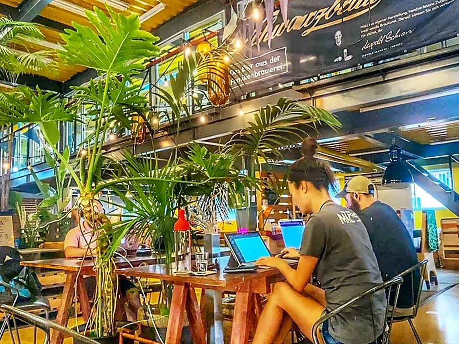 ADLIV/Factry Stay/工場に泊まれる