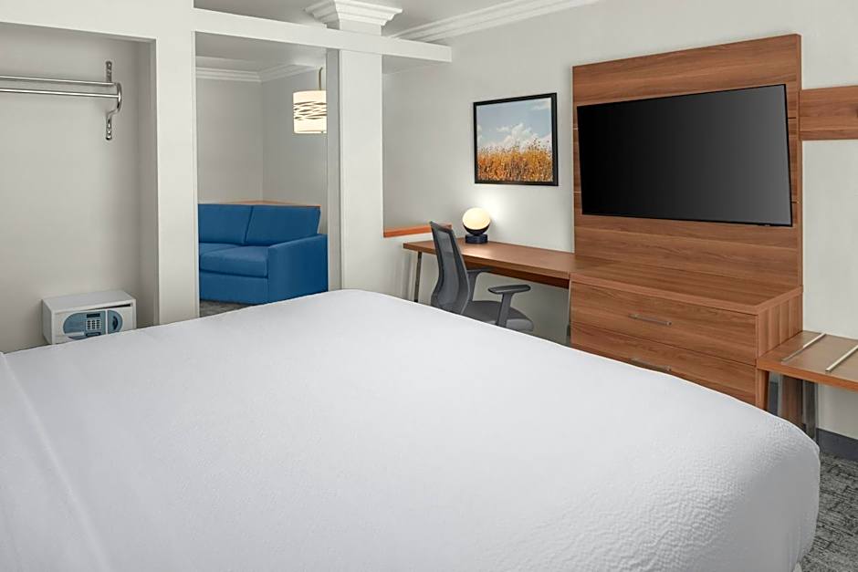 Photo 1 of 4 of 1 King Bed Suite