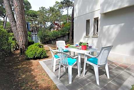 Sunny beachside family villa with private garden close to the beach