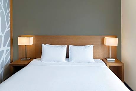 Premium Deluxe King Room with Marina View and Balcony