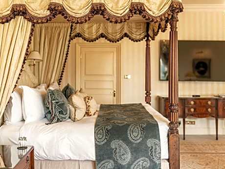 Grand Master Suite with One Double Bed